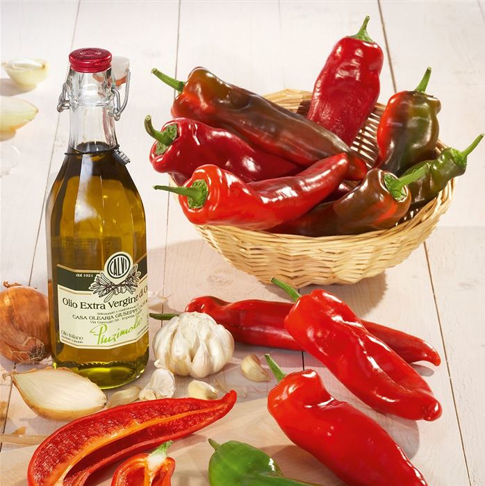 Orto Vegetale. Peperoni O Peperoni A Campana : Capsicum Annuum. Peperoni In Serra Fotografia - Foto 6