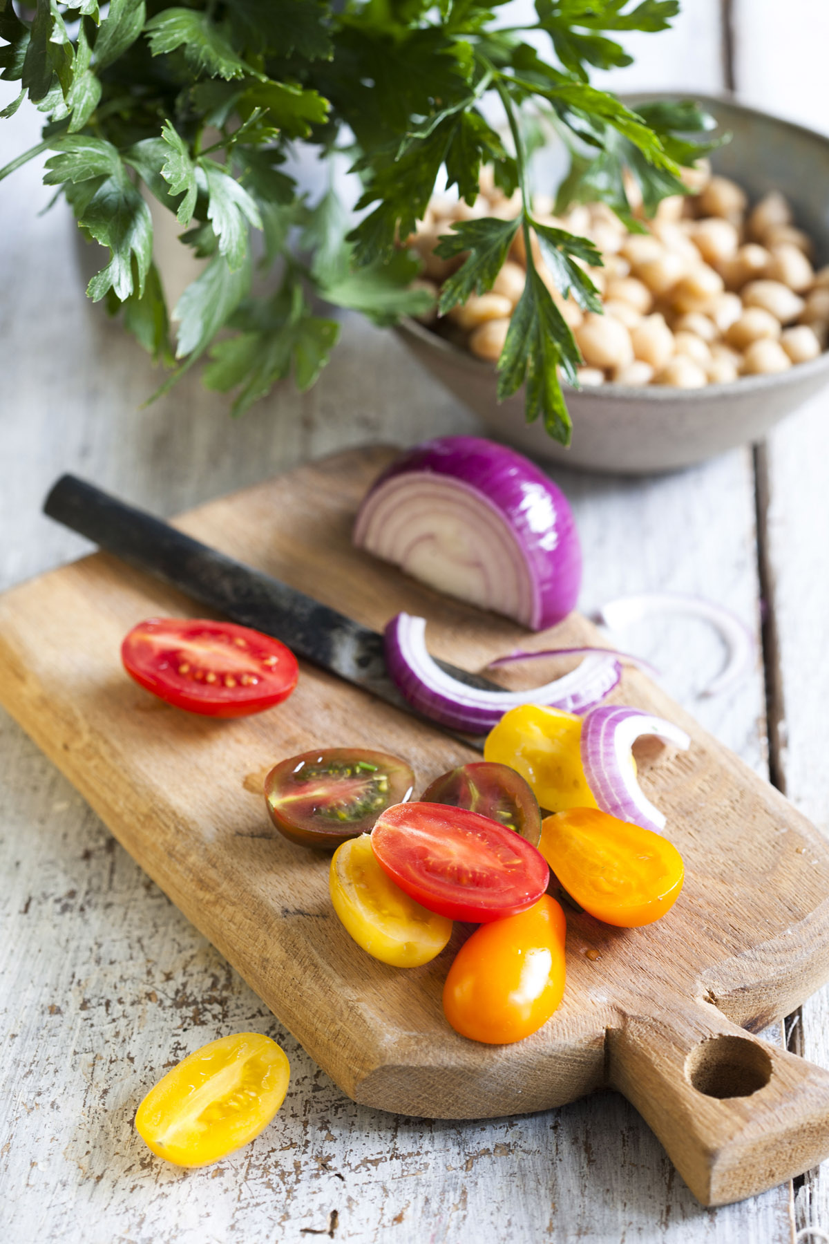 Bunter Tomatensalat mit frischer Petersilie