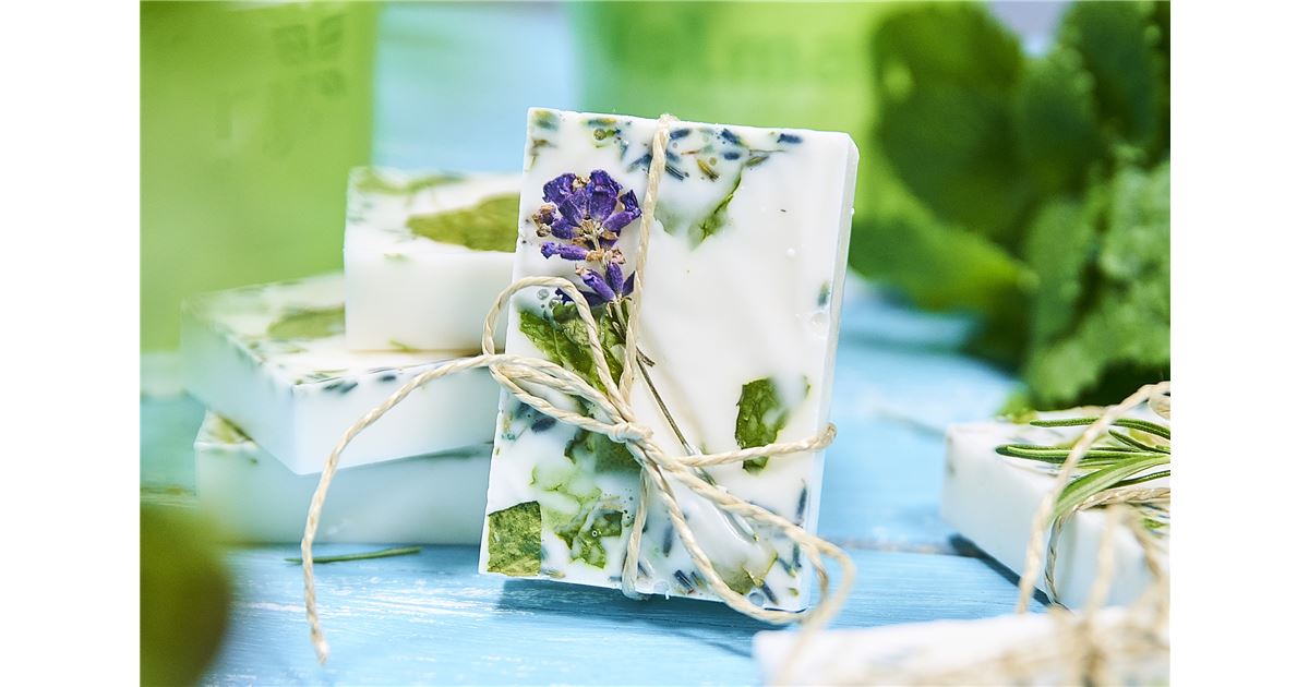https://www.volmary-garten.de/content/files/5778/Seifen-mit-Kraeutern-selber-machen3-r1-1200x630-proportionalexact.jpg